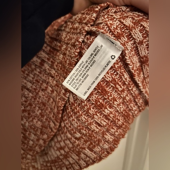 Universal Thread Sweater - Picture 5 of 6